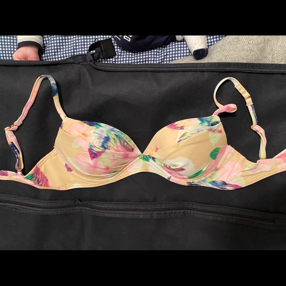 Swimsuit bra top